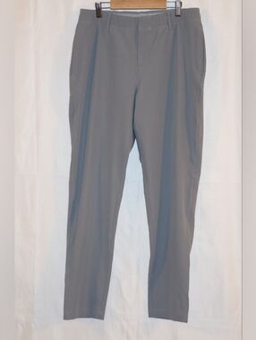 Under Armour Gray Performance Stretch Pants. Size 10.